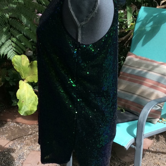 Green iridescent shell top. - Picture 3 of 4